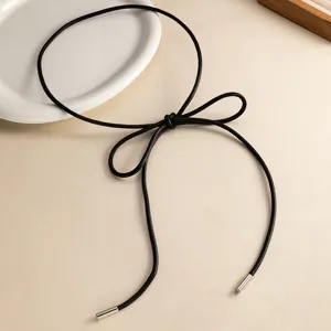 Cinturón fino de cuero negro minimalista cordón lazo elegante accesorio vestido mujer
