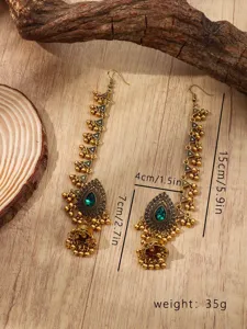 Boucles d'oreilles longues style indien vintage avec strass et belle pierre verte.