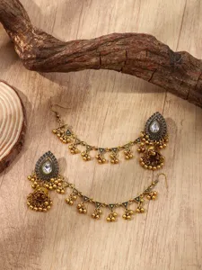 Vue detaillee de l'ensemble boucles d'oreilles cloches strass style vintage indien.