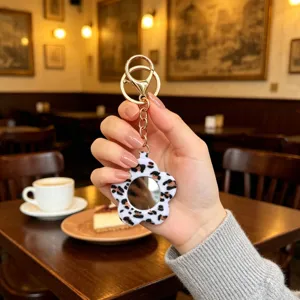Porte-clés miroir fleur imprimé léopard en peluche détail, mignon pendentif de sac.