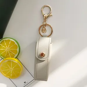 Portachiavi in pelle PU per rossetto con chiusura a bottone metallico e ciondolo borsa.