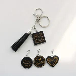 Moederdag sleutelhanger set met zwarte lederen kwast en schattige MAMA letter hangers.