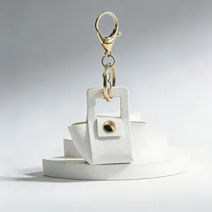 Witte lederen mini tas sleutelhanger met gouden hardware, schattige tasbedel voor tassen.