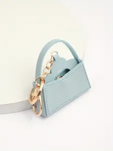 Mini lederen handtas sleutelhanger, lichtblauwe schattige tas hanger met goudkleurige ketting.