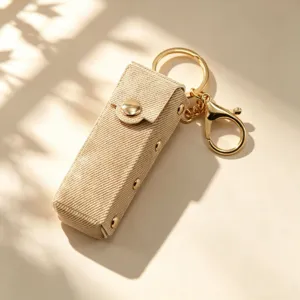 Retro denim lipstickhoesje sleutelhanger, draagbare lippenbalsemtas met gouden hardware.