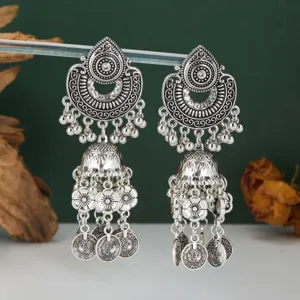 Exquis boucles d'oreilles tassel pièces argent rétro, style ethnique bohème détail gros plan.