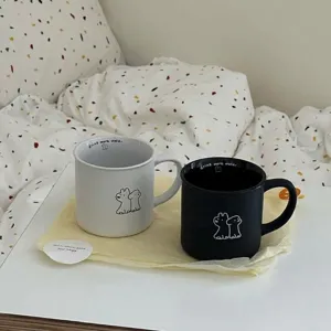 Set de tazas de cerámica mate en blanco y negro con lindo diseño de perrito, 320ml.