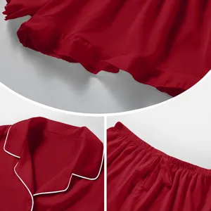 Détails de pyjama en satin rouge avec bordure contrastée, taille élastique et tissu.