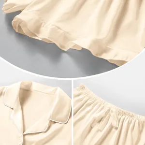 Ensemble pyjama satin femme vue détail, vêtement de nuit manches courtes col passepoilé.