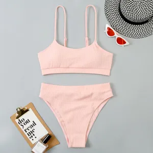 Ensemble de bikini côtelé rose taille haute pour femme, avec haut court col U et bas tendance.