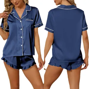 Chic ensemble pyjama court en satin pour femme col V vêtements de nuit bleu marine.