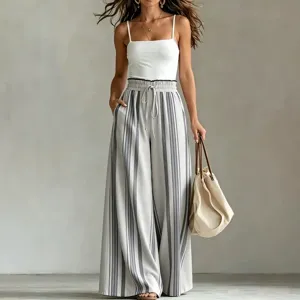 Pantalon large rayé décontracté d'été pour femme avec cordon taille haute et haut blanc.