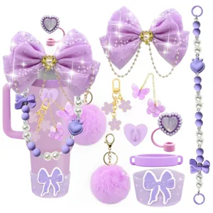 Dettagli del set di accessori per bicchieri viola, fiocchi e catene di perle decor.
