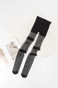 Collants transparents noirs pour femmes, bas fins d'ete avec design en couches.