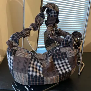 Retro plaid shoulder bag for women, large capacity winter hobo handbag with chic strap.