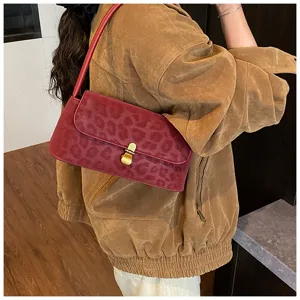 Retro Leopardenmuster Schultertasche Detailansicht, stilvolle matte Handtasche für Damen.
