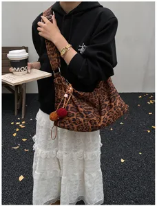 Retro leopard print hobo shoulder bag for women, stylish autumn casual crossbody tote purse.
