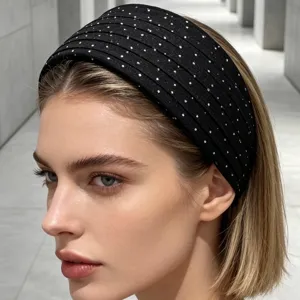 Serre-tête large noir en strass pour femme, accessoire cheveux scintillant et élégant.