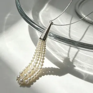 Silver multi-strand pearl tassel pendant necklace, niche design light luxury sweater chain.