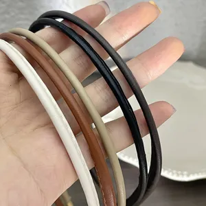 Ensemble de fin serres-tête en cuir PU minimaliste, accessoires cheveux style français chic.
