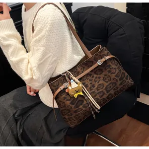 Stylish women leopard print shoulder bag, chic commuter tote bag for daily casual winter wear.