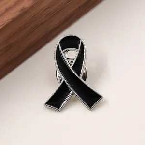 Broche de cinta de concienciación negra, pin de metal esmaltado para uso diario.