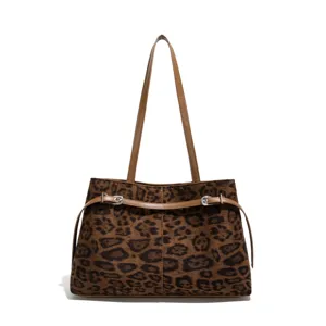 Chic leopard print shoulder bag for women, versatile tote for daily commute and casual use.