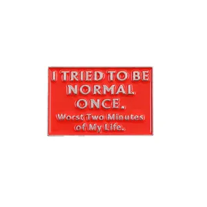 Rode geemailleerde metalen broche met grappige letters, stijlvolle mode pin voor tas en kleding.