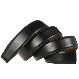 Détail de la lanière de ceinture en cuir noir, texture fine, matériau résistant, 3.5cm.