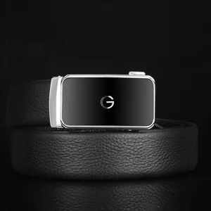 Ceinture homme en cuir de vache noir avec boucle automatique argentée et lettre G.