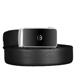 Ceinture homme en cuir de vachette véritable avec boucle automatique élégante et texture litchi.