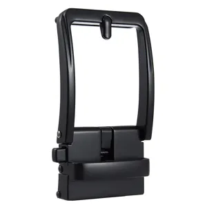 Vue rapprochée détaillée d'une boucle de ceinture automatique élégante en métal noir pour homme.