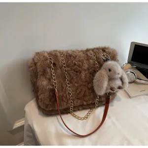 Sac à bandoulière en peluche d'hiver pour femmes, fourre-tout duveteux style coréen avec chaîne.