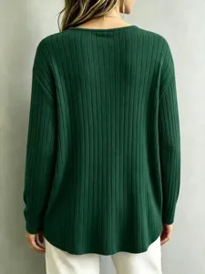 Back view detail of women's dark green long sleeve ribbed V-neck casual sweater top.