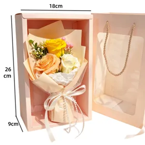 Rosa Seifenrosen Blumenstrauß im Geschenkkarton mit Tragetasche, romantisches Geschenk.