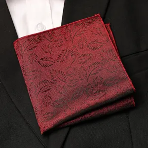 Pochette de costume rouge avec motif de feuilles noires, détail élégant pour homme.