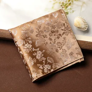 Taschino uomo seta oro marrone motivo floreale retro fazzoletto abito dettaglio
