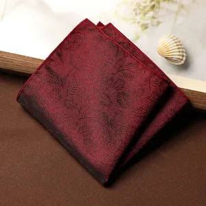 Taschino da uomo bordeaux scuro con motivo a foglie nere elegante accessorio.