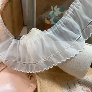 Weisse Organza Spitzenborte 7cm breit, filigrane Lochstickerei Bogenkante fuer Nahen DIY.
