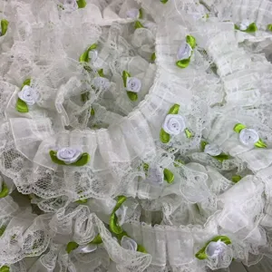 Ruban de dentelle blanche de 5 cm avec roses en tissu pour decoration de vetements DIY