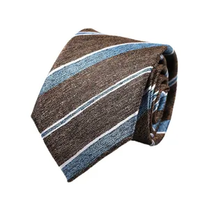 Klassische braun-blau gestreifte Krawatte für Herren, zusammengerollt für formelle Anlässe.