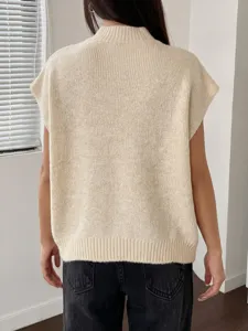 Chaleco de punto sin mangas beige para mujer, top de jersey de punto de cuello alto casual.