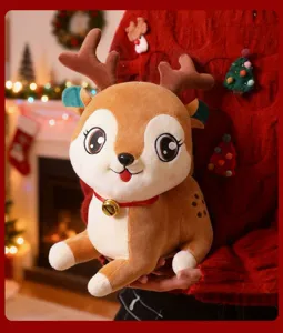 Détail de peluche renne de Noël mignonne avec tissu doux et joli collier rouge vif.