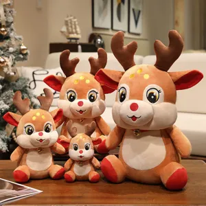 Ensemble de jouets en peluche de renne de Noel, joli doudou decoration de fete de fin d'annee.
