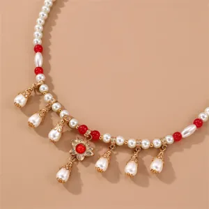 Exquisite retro crystal forehead chain and Chinese style hanfu hair accessory detail view.