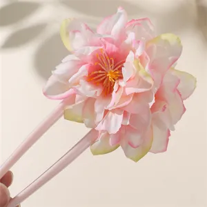 Dolce forcina per capelli a U con fiore per donna, elegante accessorio floreale chic.