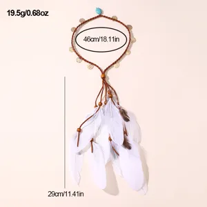 Vue détaillée de l'accessoire de cheveux en plume style bohème avec bandeau et mesures.