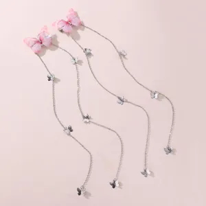 Detailansicht von rosa Schmetterling Quaste Haarnadeln mit silbernen Ketten für traditionellen Stil.