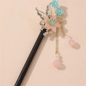 Exquisite ancient style floral hair stick with tassel, detailed close-up of vintage Hanfu accessory.