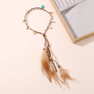 Bandeau de cheveux bohème en plumes avec coquillages et perles pour voyage ethnique.